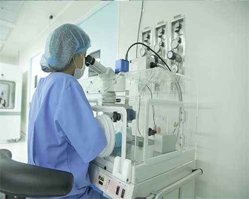 三个月广州助孕婴儿吐奶频繁